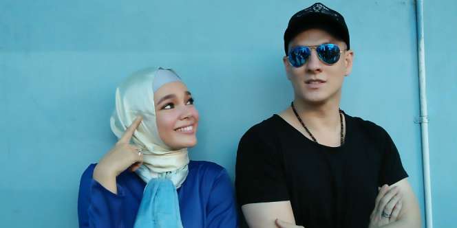 Foto Persahabatan 16 Tahun Dewi Sandra-Bertrand Panen Pujian