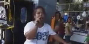 Suara Emas Penjual Ikan Ini Tak Kalah Merdu dari Beyonce