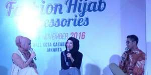 Totalitas Delia Septianti sebagai Desainer Hijab
