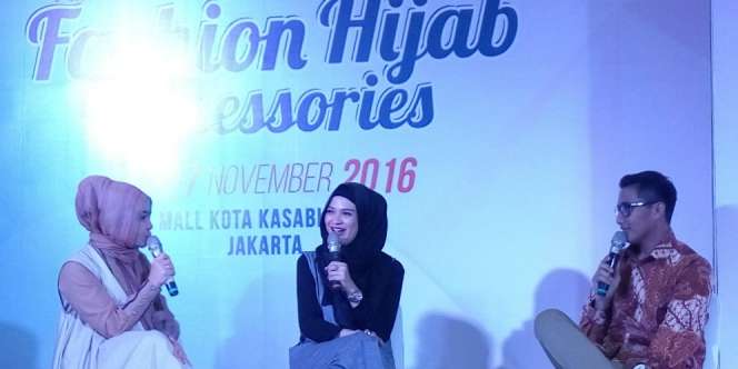 Totalitas Delia Septianti sebagai Desainer Hijab