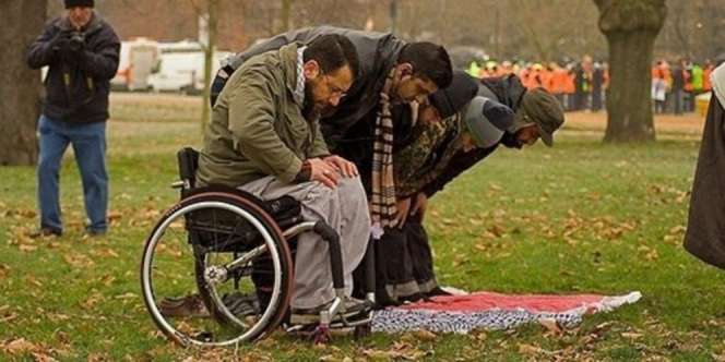 Mengapa Beristighfar Usai Sholat?