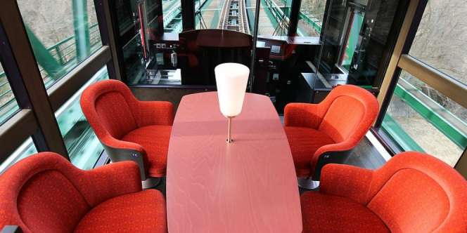Jepang Punya Kereta Berdinding Kaca, Super Cool!