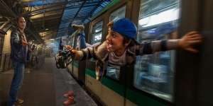 Ayah Jadikan Anaknya Eksperimen Berfoto, Hasilnya Bikin Takjub