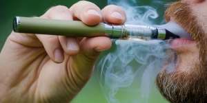 Yakin Rokok Elektrik Aman? Cerita Pria Ini Mengerikan