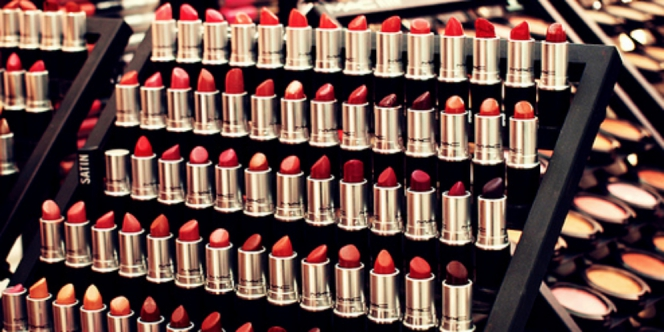 Mencegah Bahaya Pemakaian Tester Makeup di Mal