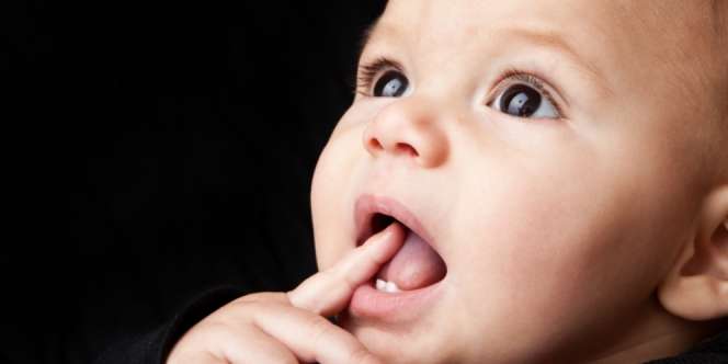 Jurus Anti Rewel Saat Bayi Tumbuh Gigi