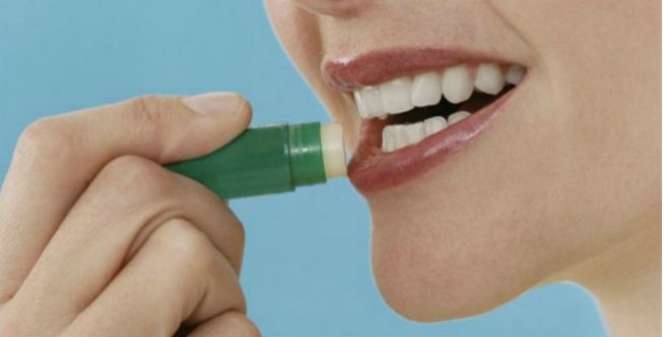 Cara Ampuh Mengatasi Bibir Kering dan Pecah-pecah