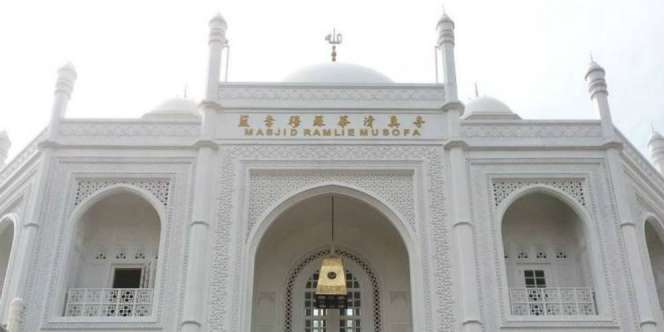 Ini Dia Masjid-masjid Indonesia yang Mirip Taj Mahal di India