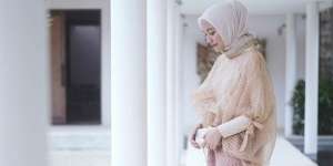 Inspirasi Busana Pesta Lebih Kasual dan Modern