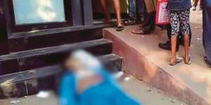 Astagfirullah, Pria Itu Dibiarkan Mati Saat Antre di ATM