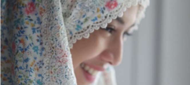 Penampilan Baru Dian Sastro Jadi Sorotan