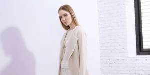 Tampil Cantik di Akhir Tahun dengan Kontemporer Style