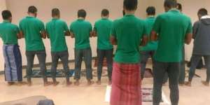 Merinding, Momen Timnas Sholat Berjemaah di Ruang Ganti