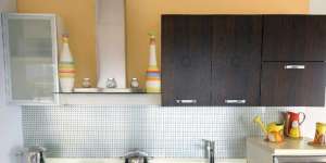 Jangan Simpan 3 Benda Ini di Kabinet Dapur