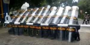 Viral! Video Anggota Polisi Lamar Kekasihnya Bikin Baper