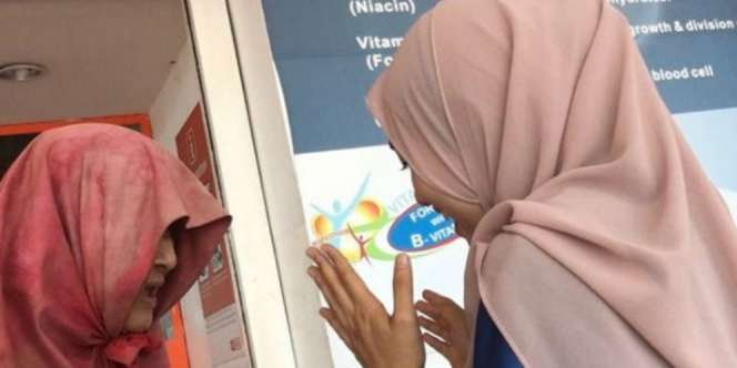 Ingin Bantu Nenek Lusuh, Tak Disangka, Ternyata...