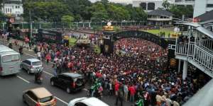 Foto Membludaknya Antrean Tiket Final AFF, Demi Timnas!