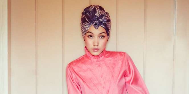 Hana Tajima: Hijab Turban & Pakaian Simpel Bikin Modis