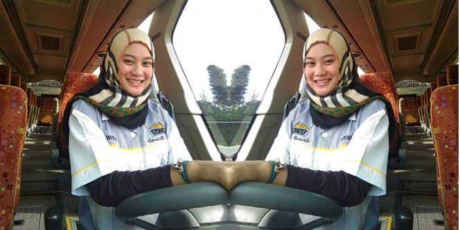 Hijaber Cantik Sopir Bus Bikin Heboh