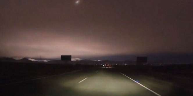 Geger Objek Misterius di Langit, Ubah Malam Jadi Siang