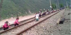 Sedih, Anak Korea Utara Dipekerjakan Bangun Rel Kereta