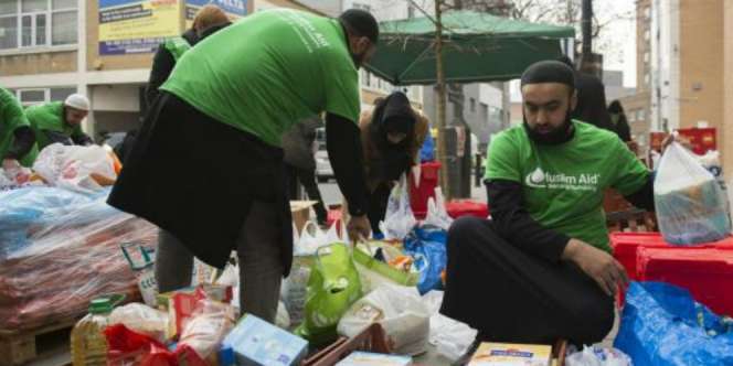 Kebaikan Muslim London Tebar 10 Ton Makanan ke Tuna Wisma