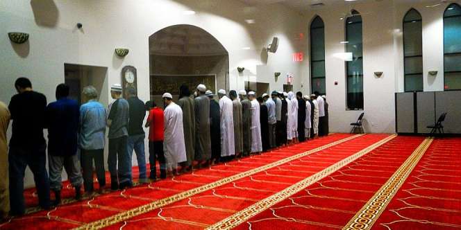Lelaki Harus Sholat Subuh di Masjid, Ini Alasannya