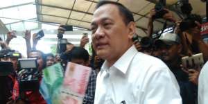 Dapat Uang Baru, Gubernur RI Langsung `Jajan`
