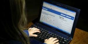 Facebook Bikin Panduan Khusus untuk Orangtua