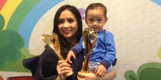 Raih Penghargaan, Nagita Slavina: Banyak yang Sayang Kami