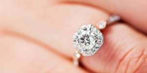 Perhiasan Kembali Berkilau dengan 3 Bahan Rumahan