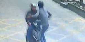 Ini Akibatnya Curi Ponsel Jagoan Kung Fu