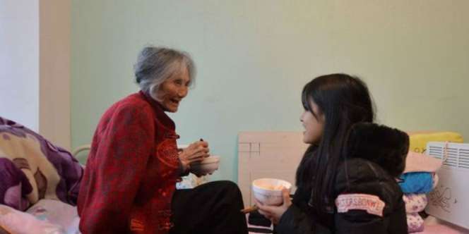 Iba Nenek Hidup Sendirian, Balasan Mahasiswi ini Bikin Nangis