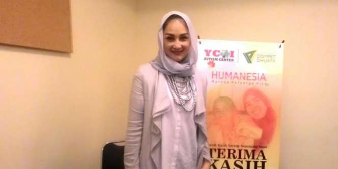 Cara Seru Mona Ratuliu Rayakan Hari Ibu