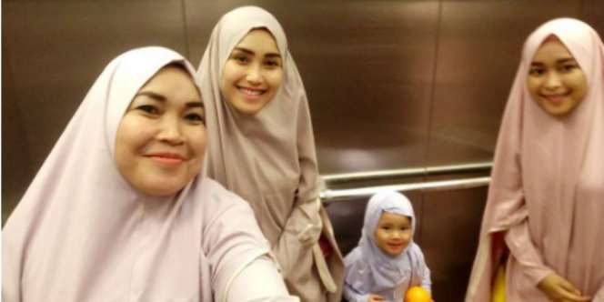 Umroh, Ayu Ting Ting Panen Doa Segera Menikah
