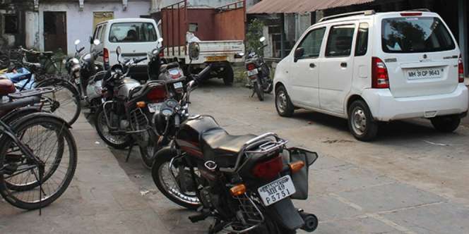 Tak Punya Ruang Parkir, Dilarang Beli Mobil