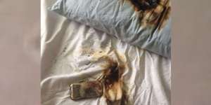 Charge Ponsel di Bawah Bantal, Astaga! Lihat yang Terjadi