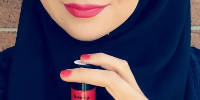 Tips Mengenakan Lipstik Merah Secara Tepat