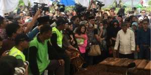Tangis Pilu Warnai Pemakaman Korban Perampokan Pulomas
