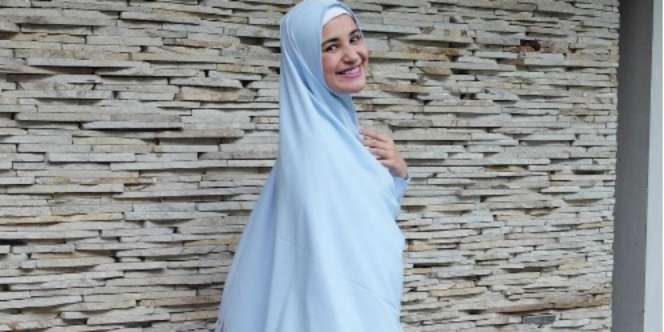 Tampil Syari di Usia Muda, Sontek Gaya Shiren Sungkar