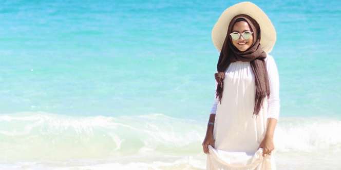 Bushra: Berlibur ke Pantai Pakai Dress, Kenapa Enggak?