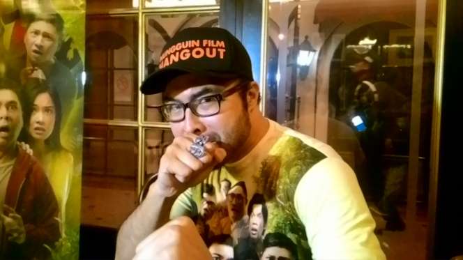 Surya Saputra Sambut Tahun Baru dengan Sholat Berjemaah