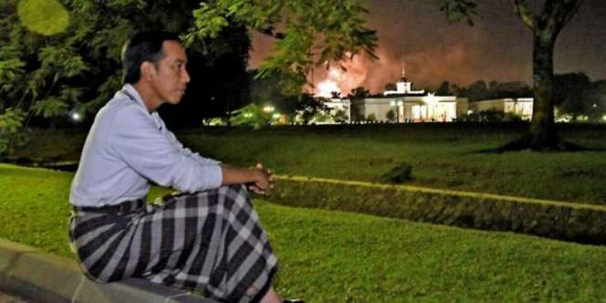 Bergaya Santai Sarungan, Begini Cara Jokowi Rayakan Tahun Baru