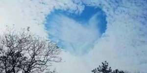 Penampakan Awan `Cinta` Bikin Geger