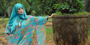 Momen Manis Elma Theana Senangkan Hati Sang Bunda