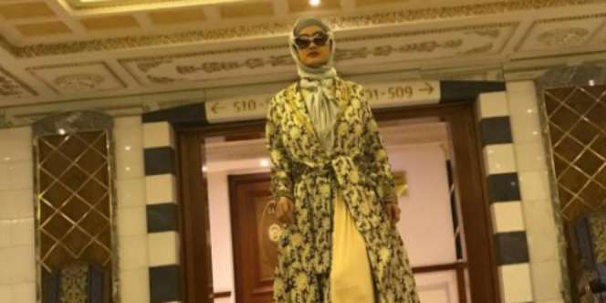 Gaya Modis dan Glamor Julia Perez Saat Umrah Jadi Sorotan