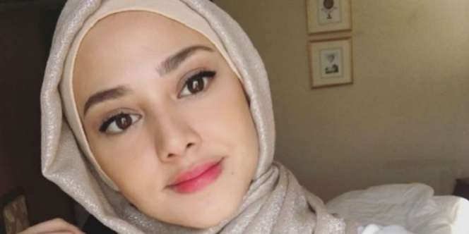 Artis Ini Biayai Operasi Pembuangan Payudara Palsu Transgender