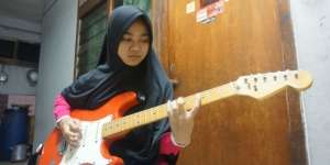 Meliani, Gadis Berhijab Gitaris Cadas