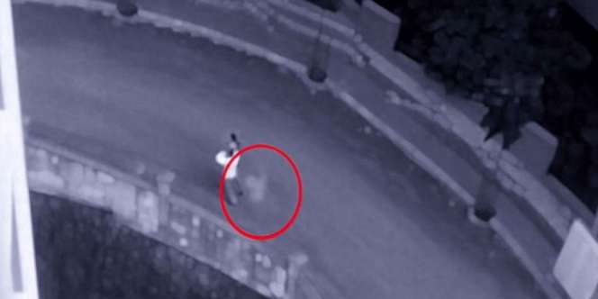 Ngeri! Asyik Jalan Terekam Kamera Sedang Diikuti Makhluk Gaib