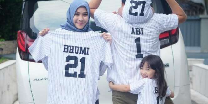 Tampil Kompak Bersama Anak ala Zaskia Adya Mecca